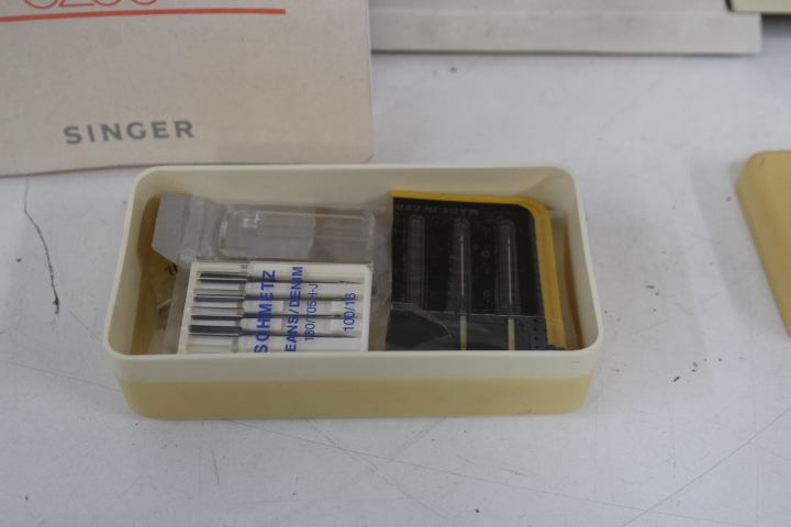 Singer Serenade 10 Naaimachine – foto 10 – kavel bij GSD Auctions, Zoeterwoude