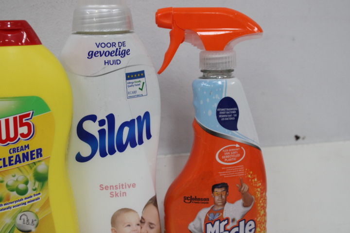 Diverse schoonmaakmiddelen en verzorgingsproducten – foto 8 – kavel bij GSD Auctions, Zoeterwoude