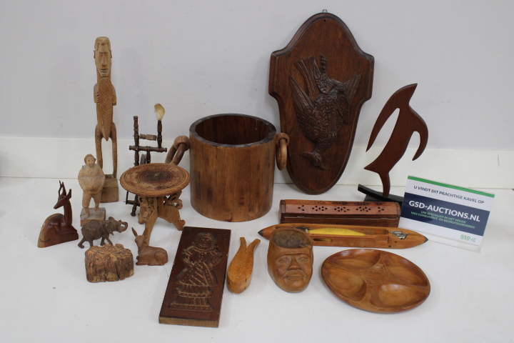 Lot houten beeldjes en decoratieve voorwerpen – foto 2 – kavel bij GSD Auctions, Zoeterwoude