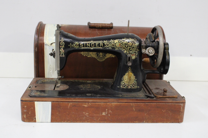 Singer antieke naaimachine met houten koffer – foto 3 – kavel bij GSD Auctions, Zoeterwoude