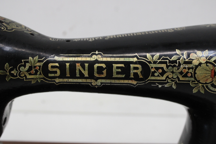Singer antieke naaimachine met houten koffer – foto 5 – kavel bij GSD Auctions, Zoeterwoude