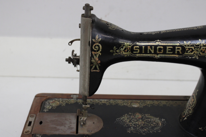 Singer antieke naaimachine met houten koffer – foto 7 – kavel bij GSD Auctions, Zoeterwoude