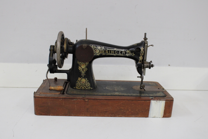Singer antieke naaimachine met houten koffer – foto 12 – kavel bij GSD Auctions, Zoeterwoude