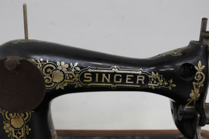 Singer antieke naaimachine met houten koffer – foto 15 – kavel bij GSD Auctions, Zoeterwoude