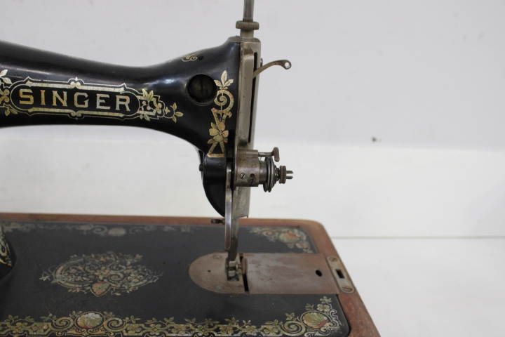 Singer antieke naaimachine met houten koffer – foto 16 – kavel bij GSD Auctions, Zoeterwoude