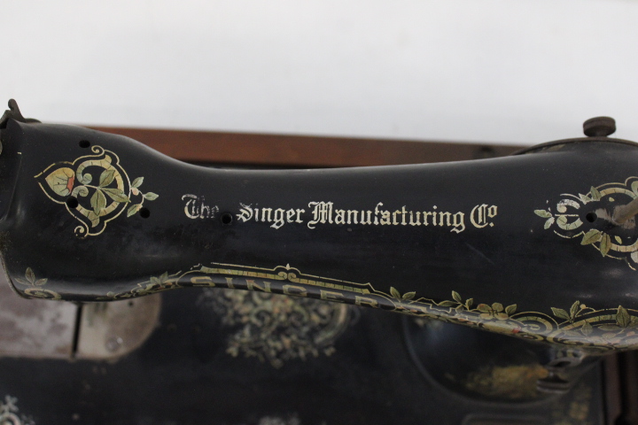 Singer antieke naaimachine met houten koffer – foto 18 – kavel bij GSD Auctions, Zoeterwoude