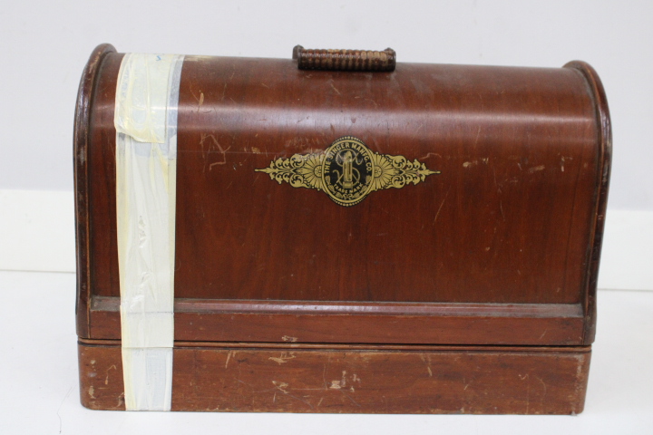 Singer antieke naaimachine met houten koffer – foto 22 – kavel bij GSD Auctions, Zoeterwoude