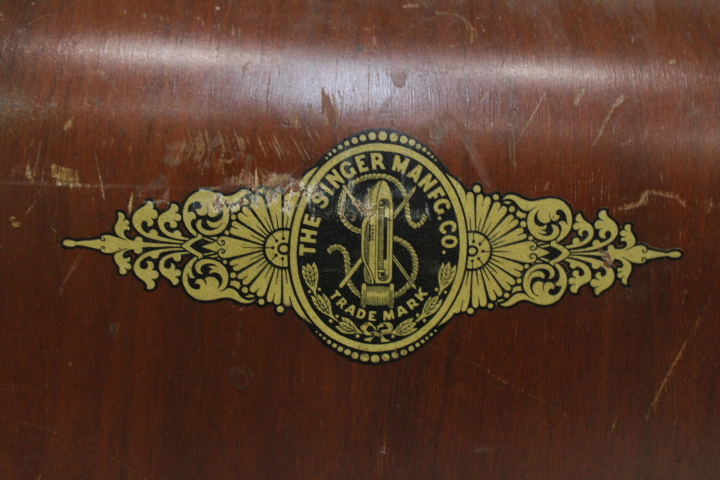 Singer antieke naaimachine met houten koffer – foto 23 – kavel bij GSD Auctions, Zoeterwoude