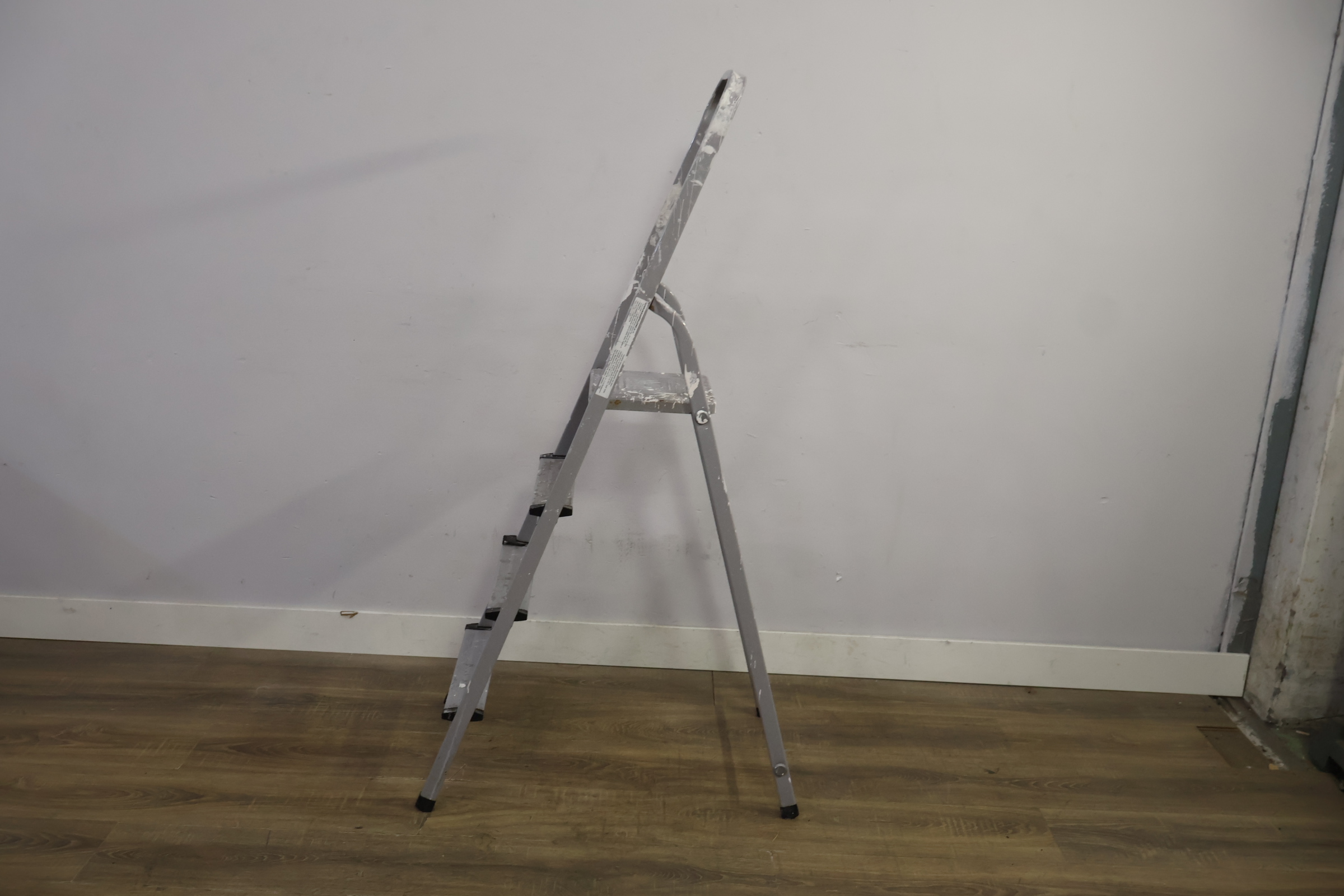 Metalen schilderstrap met 4 treden – foto 6 – kavel bij GSD Auctions, Zoeterwoude