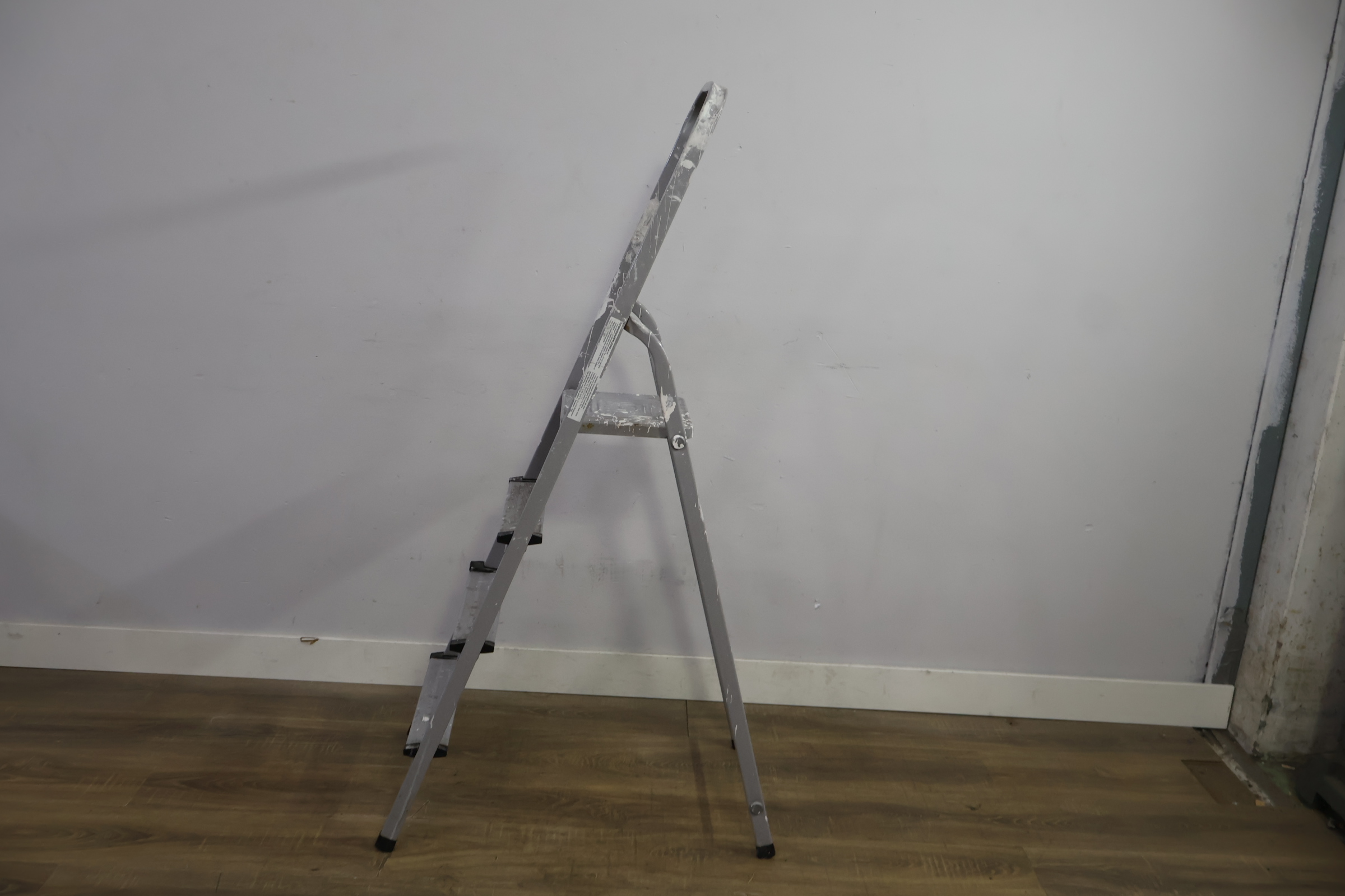 Metalen schilderstrap met 4 treden – foto 7 – kavel bij GSD Auctions, Zoeterwoude