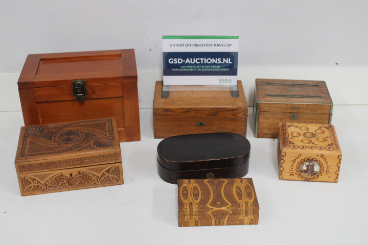 Set van 7 houten sierdozen – foto 2 – kavel bij GSD Auctions, Zoeterwoude