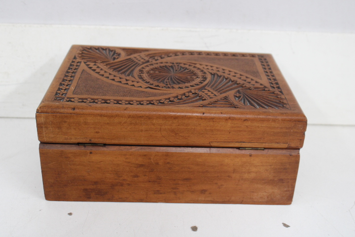 Set van 7 houten sierdozen – foto 14 – kavel bij GSD Auctions, Zoeterwoude