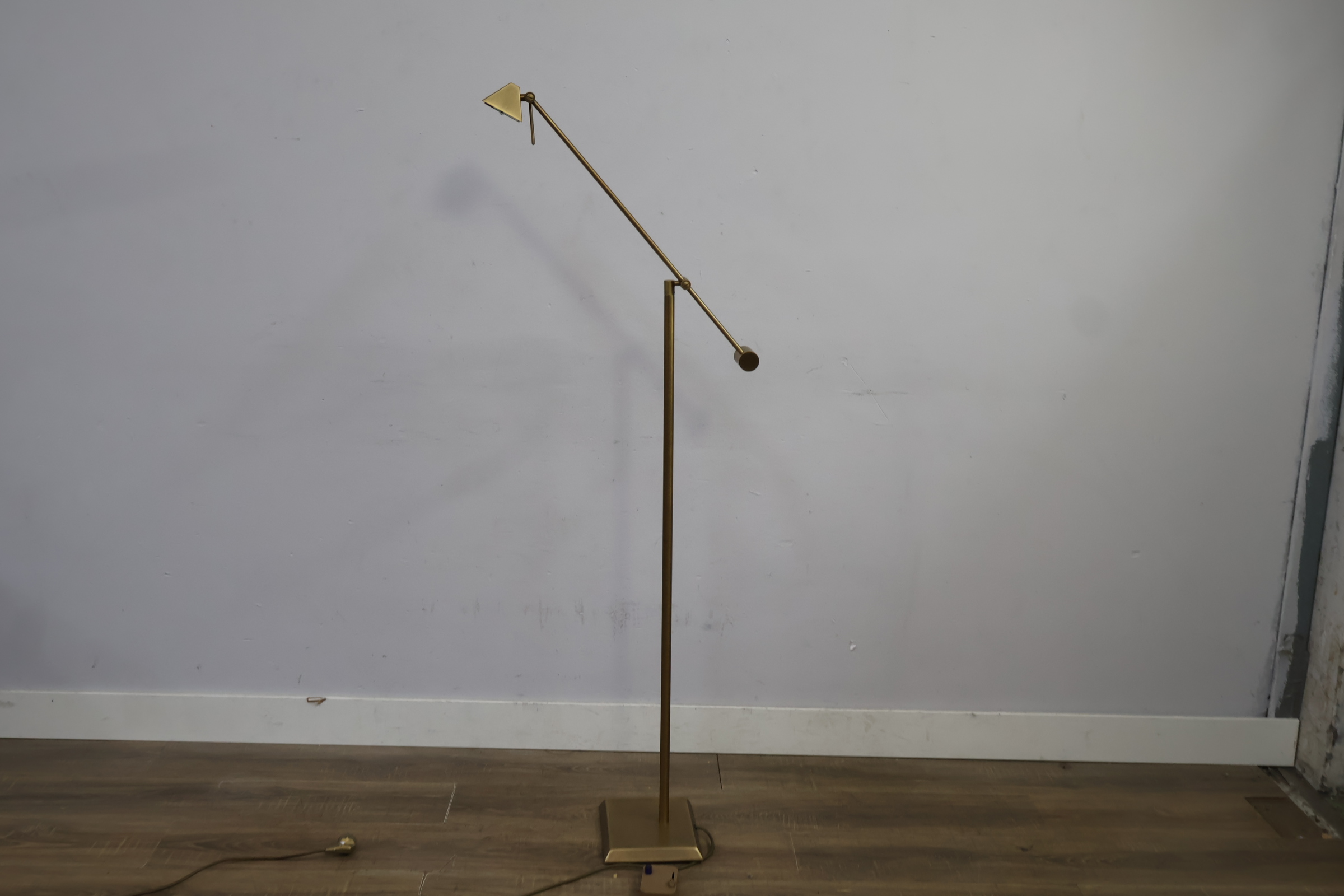 Vloerlamp met verstelbare arm – foto 6 – kavel bij GSD Auctions, Zoeterwoude