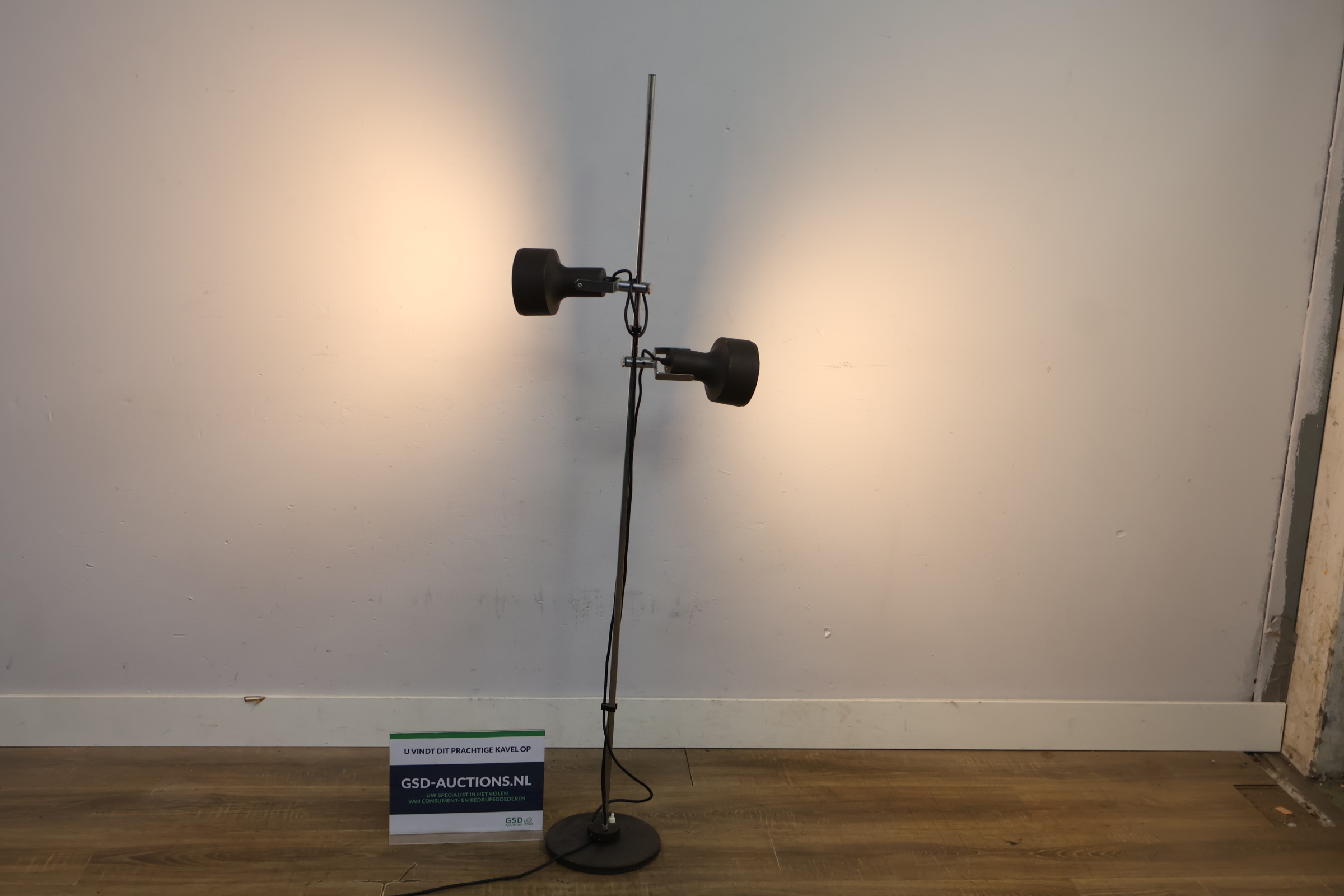 Vintage Vloerlamp – foto 2 – kavel bij GSD Auctions, Zoeterwoude