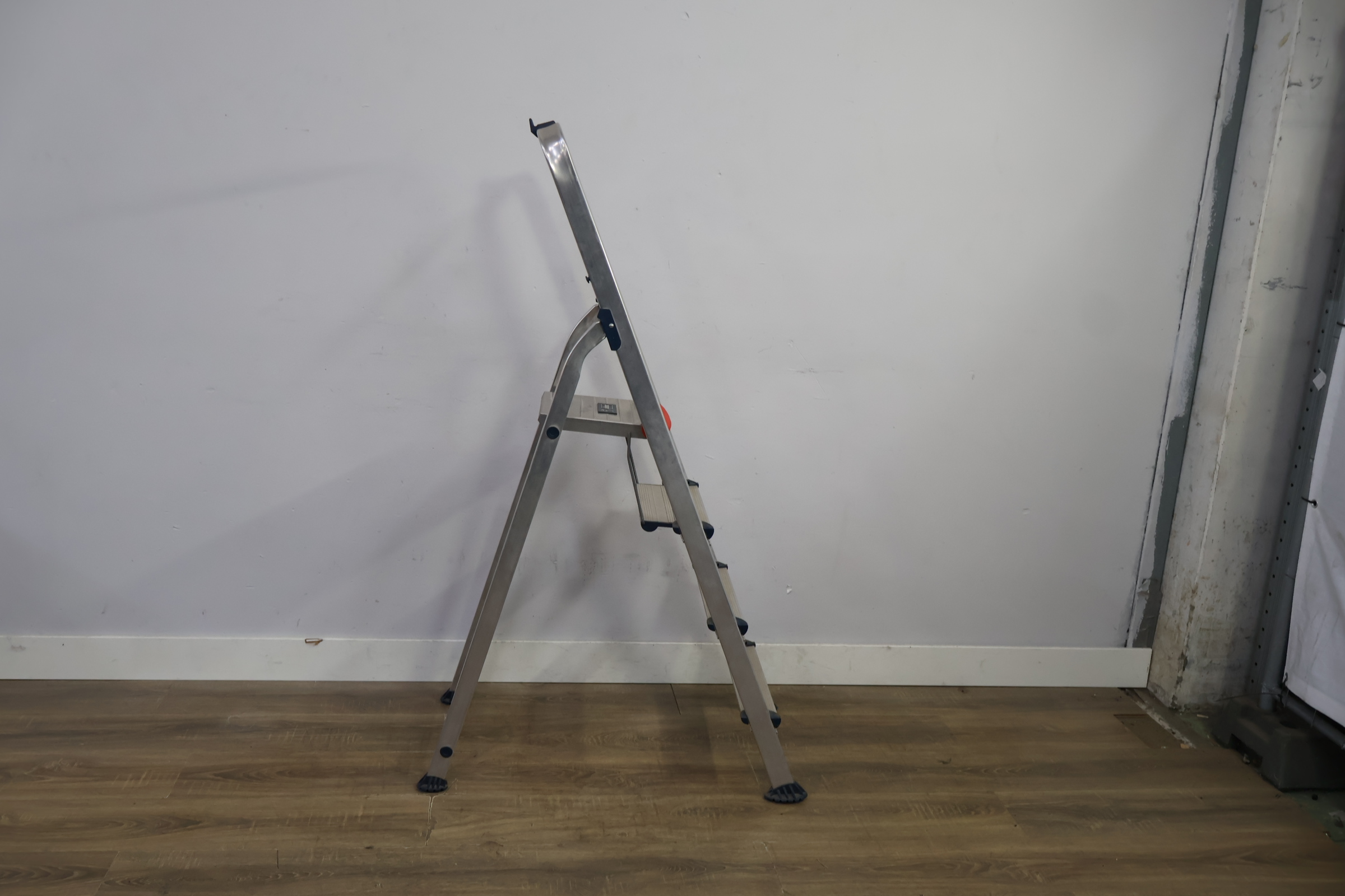 Altrex Huishoudtrap – foto 3 – kavel bij GSD Auctions, Zoeterwoude