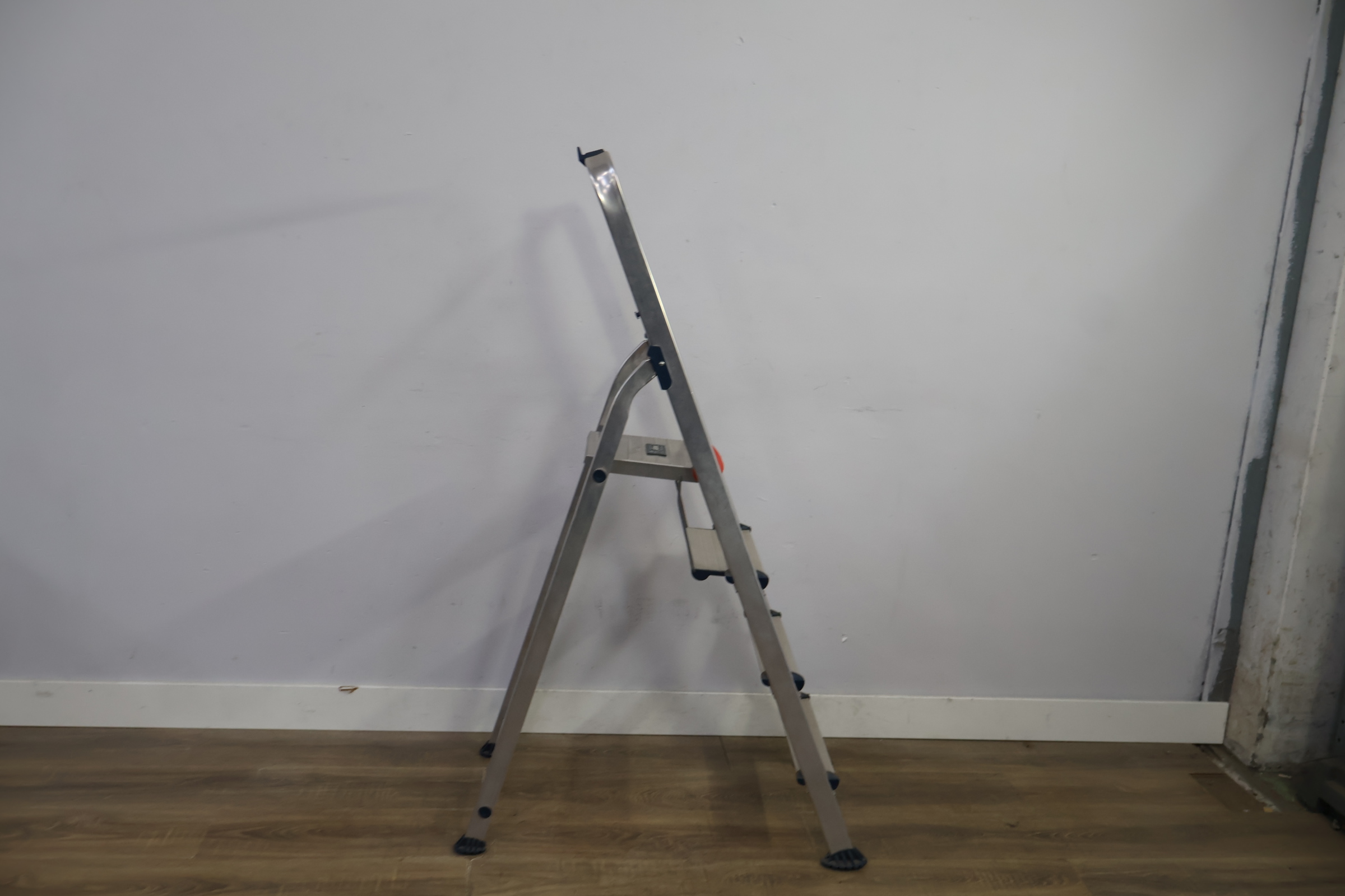 Altrex Huishoudtrap – foto 4 – kavel bij GSD Auctions, Zoeterwoude