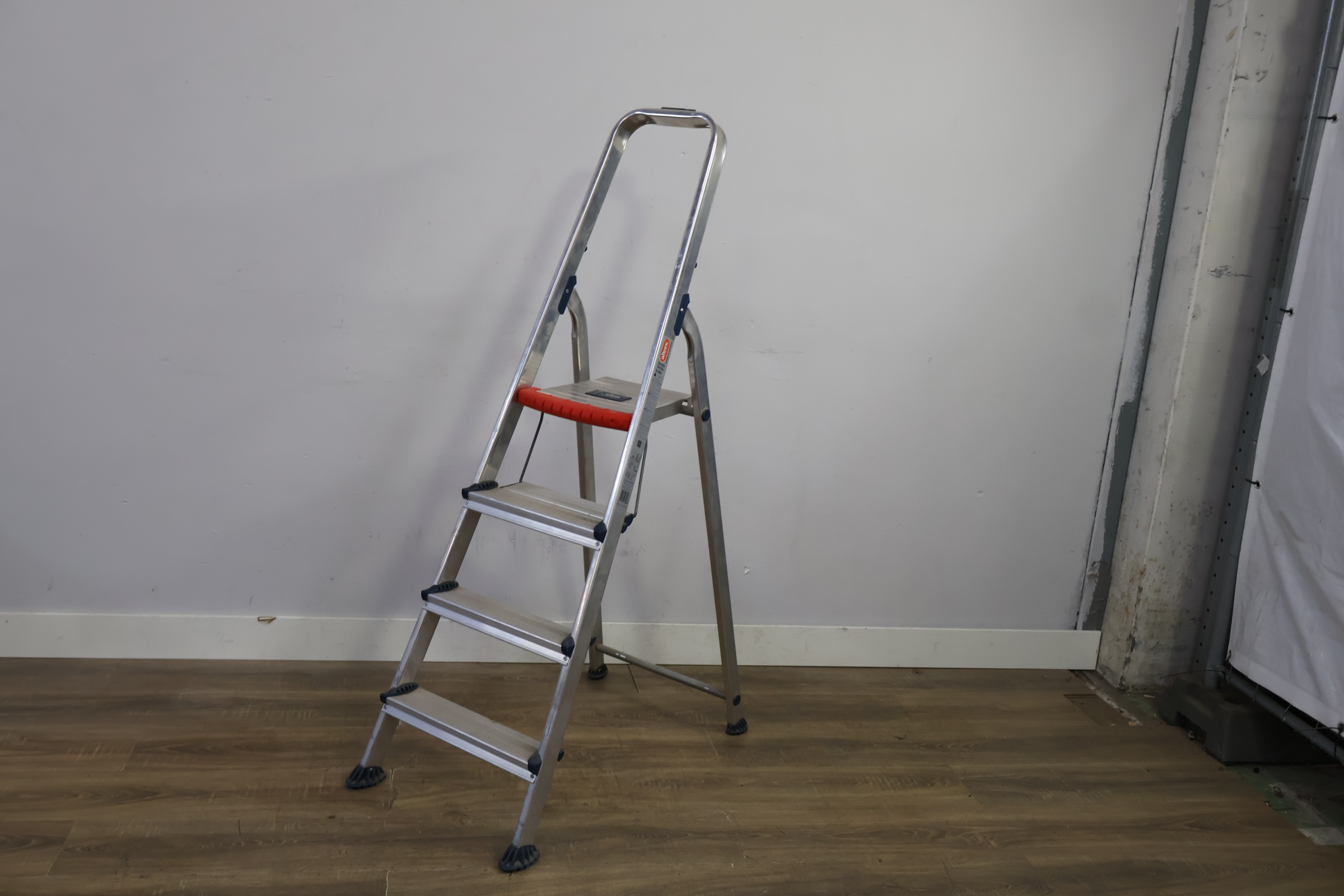 Altrex Huishoudtrap – foto 11 – kavel bij GSD Auctions, Zoeterwoude
