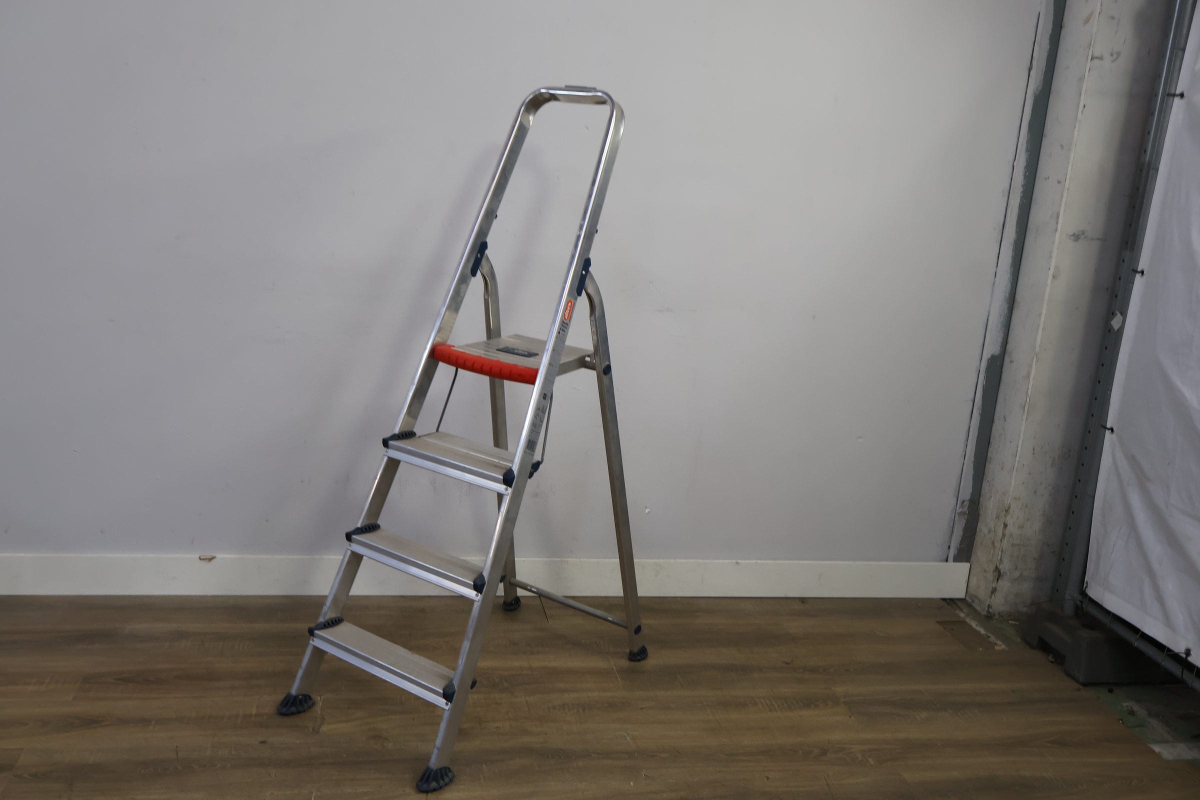 Altrex Huishoudtrap – foto 12 – kavel bij GSD Auctions, Zoeterwoude