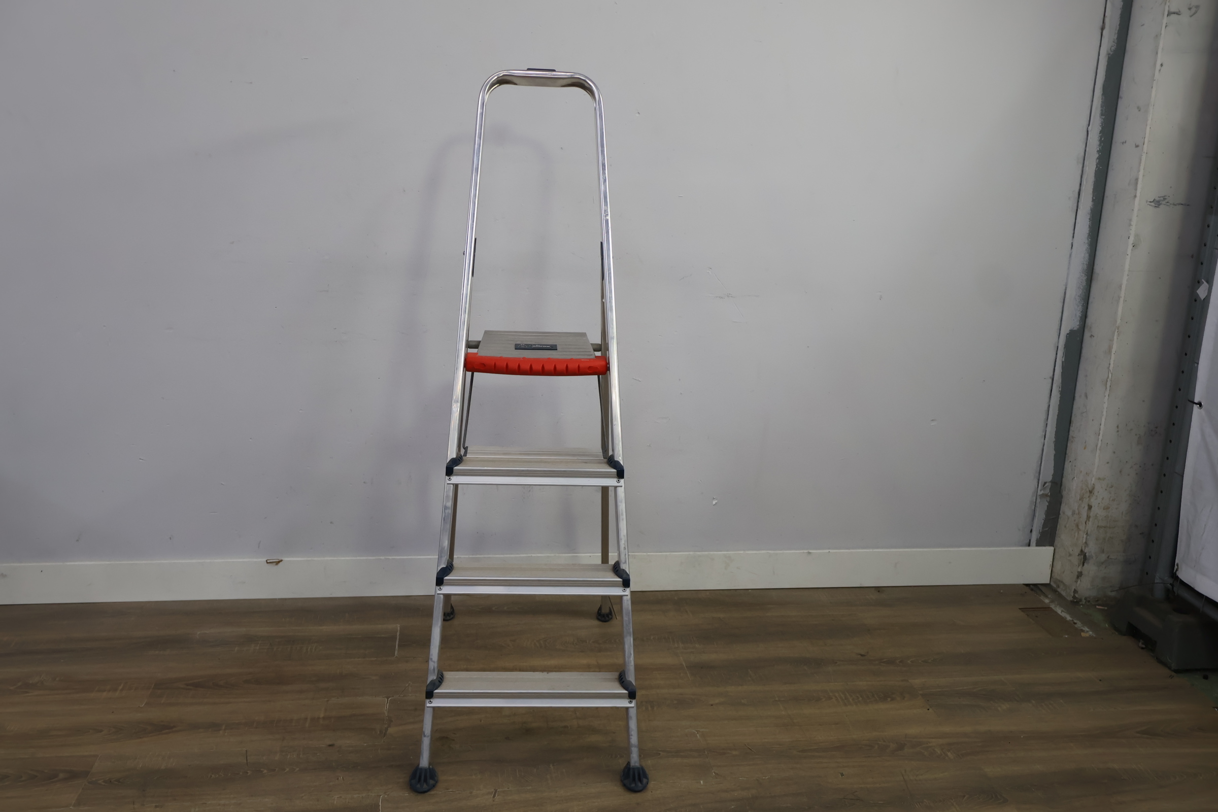 Altrex Huishoudtrap – foto 14 – kavel bij GSD Auctions, Zoeterwoude