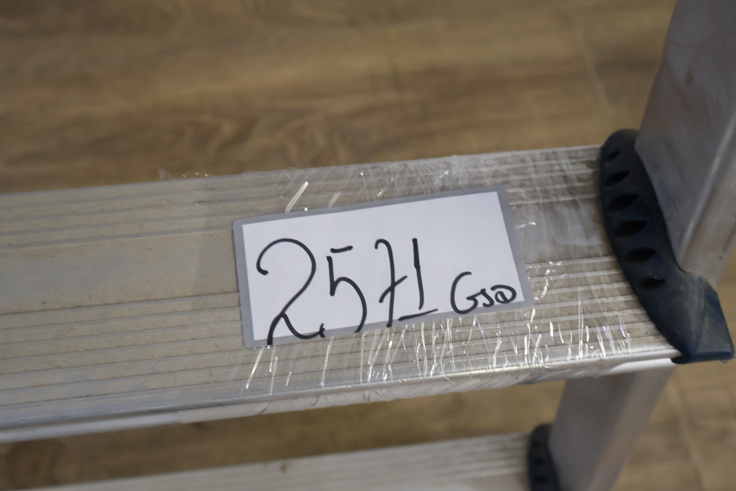 Altrex Huishoudtrap – foto 15 – kavel bij GSD Auctions, Zoeterwoude