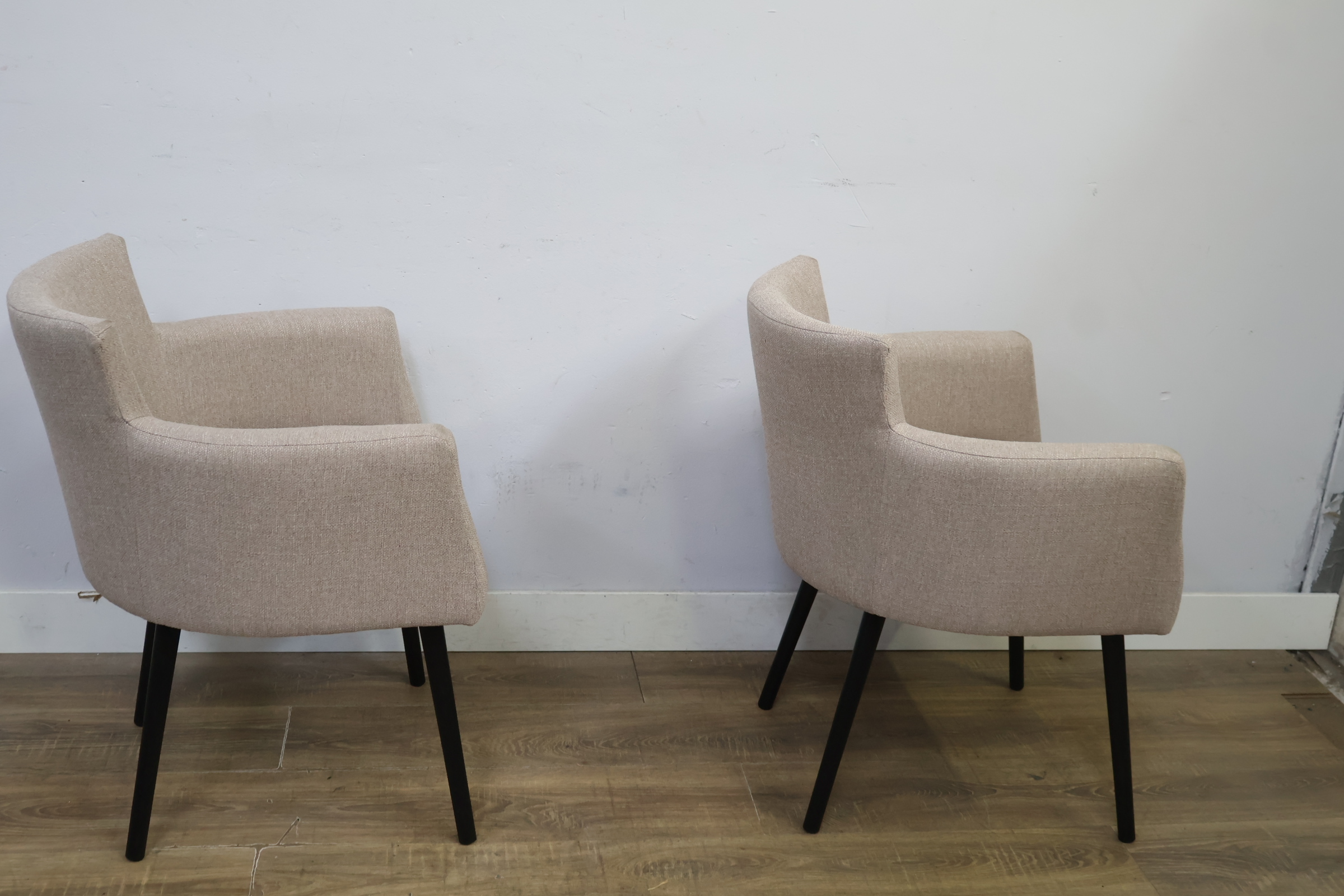 Set van 2 keurige beige fauteuils – foto 4 – kavel bij GSD Auctions, Zoeterwoude