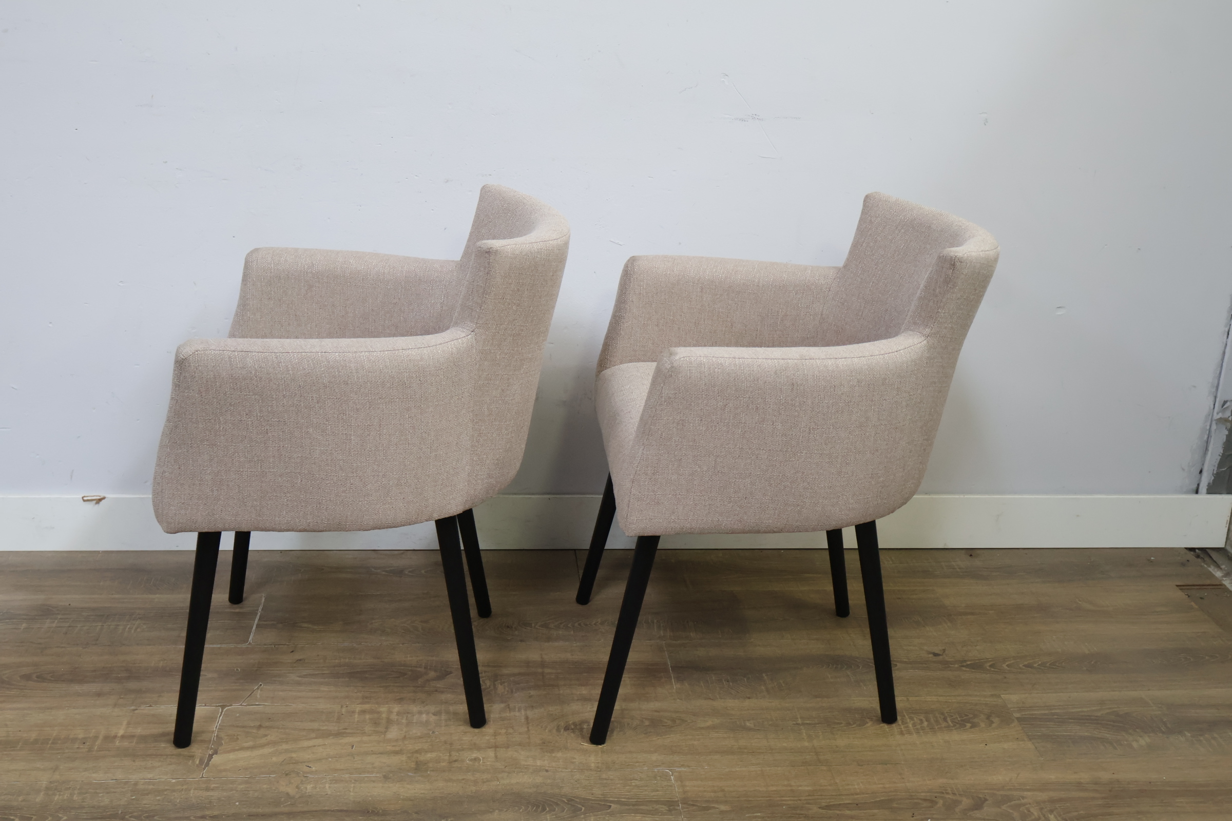 Set van 2 keurige beige fauteuils – foto 7 – kavel bij GSD Auctions, Zoeterwoude