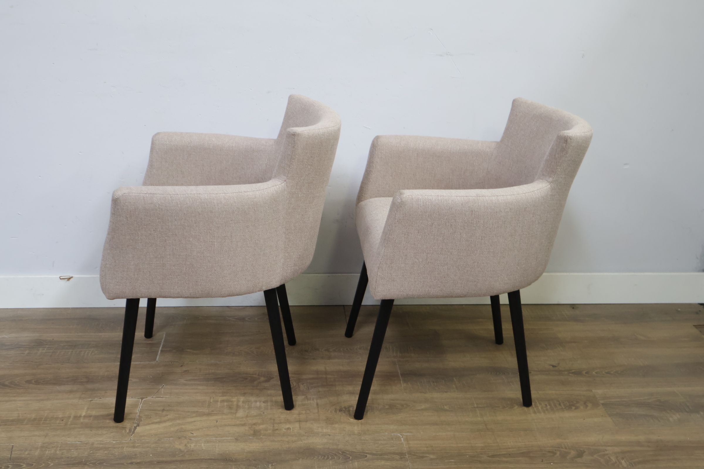Set van 2 keurige beige fauteuils – foto 8 – kavel bij GSD Auctions, Zoeterwoude