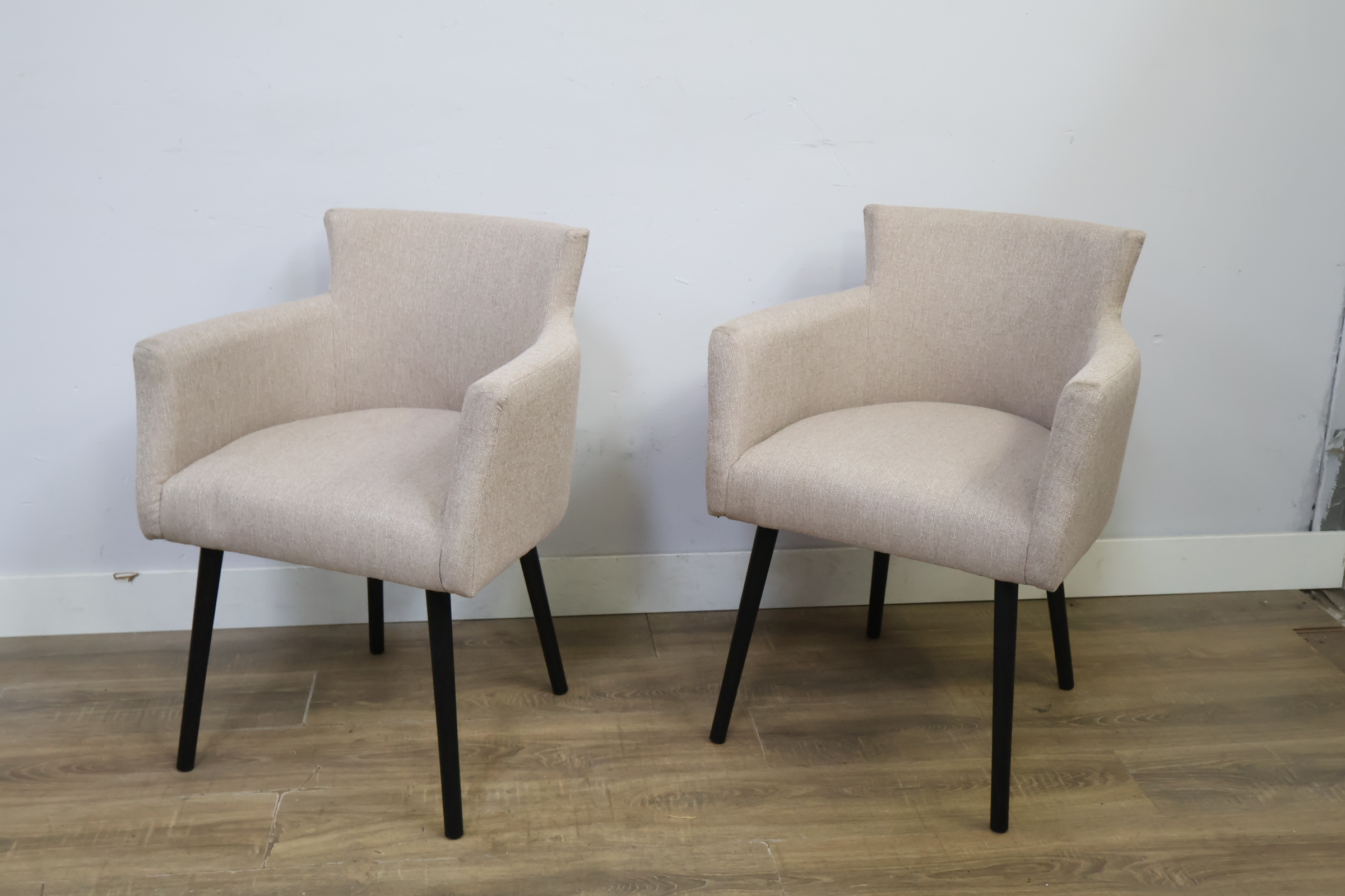 Set van 2 keurige beige fauteuils – foto 9 – kavel bij GSD Auctions, Zoeterwoude
