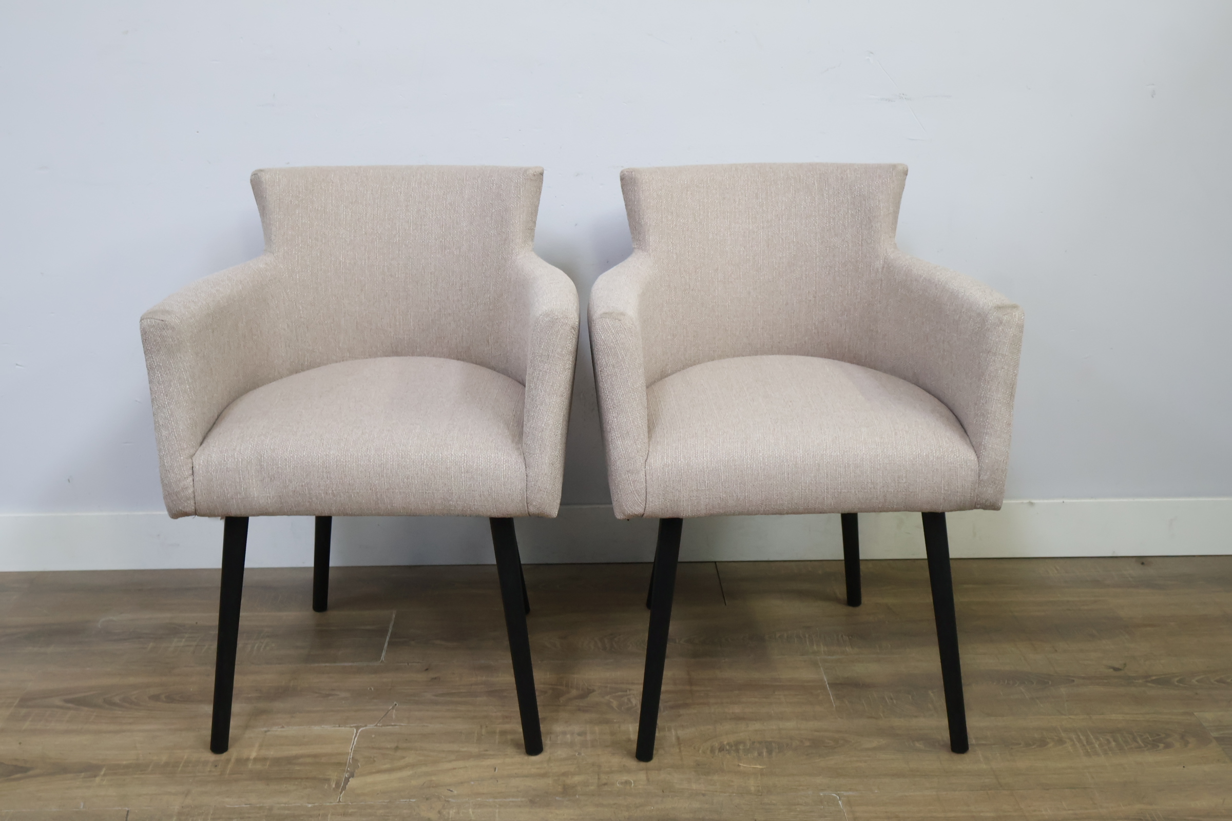 Set van 2 keurige beige fauteuils – foto 11 – kavel bij GSD Auctions, Zoeterwoude