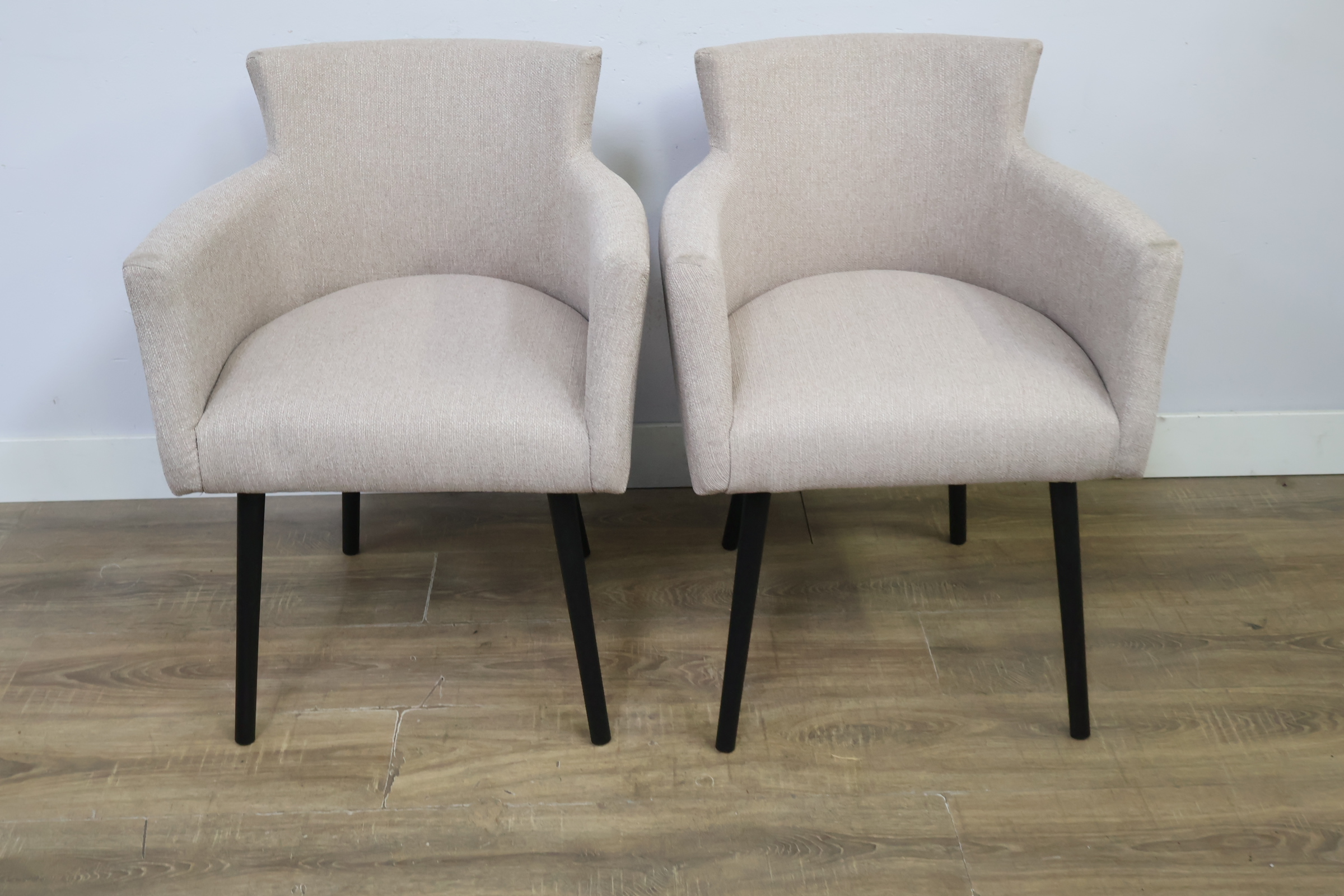 Set van 2 keurige beige fauteuils – foto 12 – kavel bij GSD Auctions, Zoeterwoude