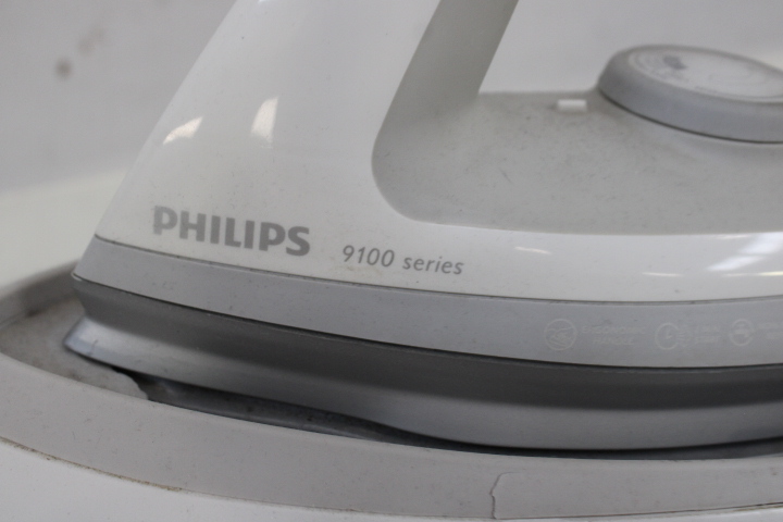 Stoomstrijkijzer met waterreservoir Philips – foto 8 – kavel bij GSD Auctions, Zoeterwoude