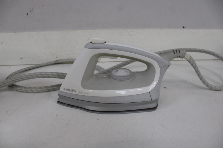 Stoomstrijkijzer met waterreservoir Philips – foto 9 – kavel bij GSD Auctions, Zoeterwoude