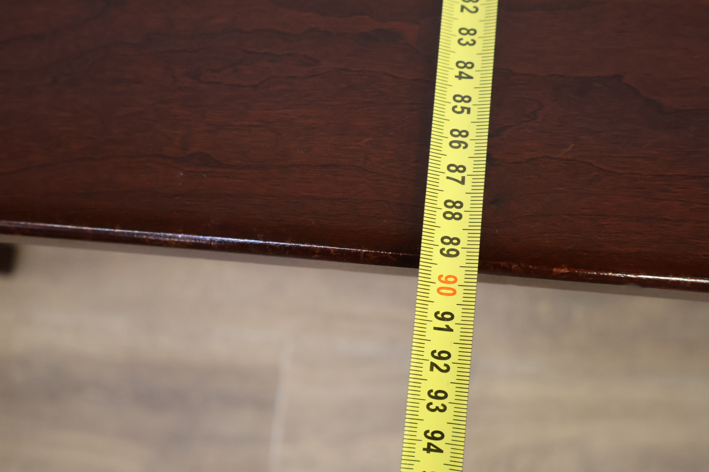 Houten eetkamertafel - 180 cm – foto 13 – kavel bij GSD Auctions, Zoeterwoude