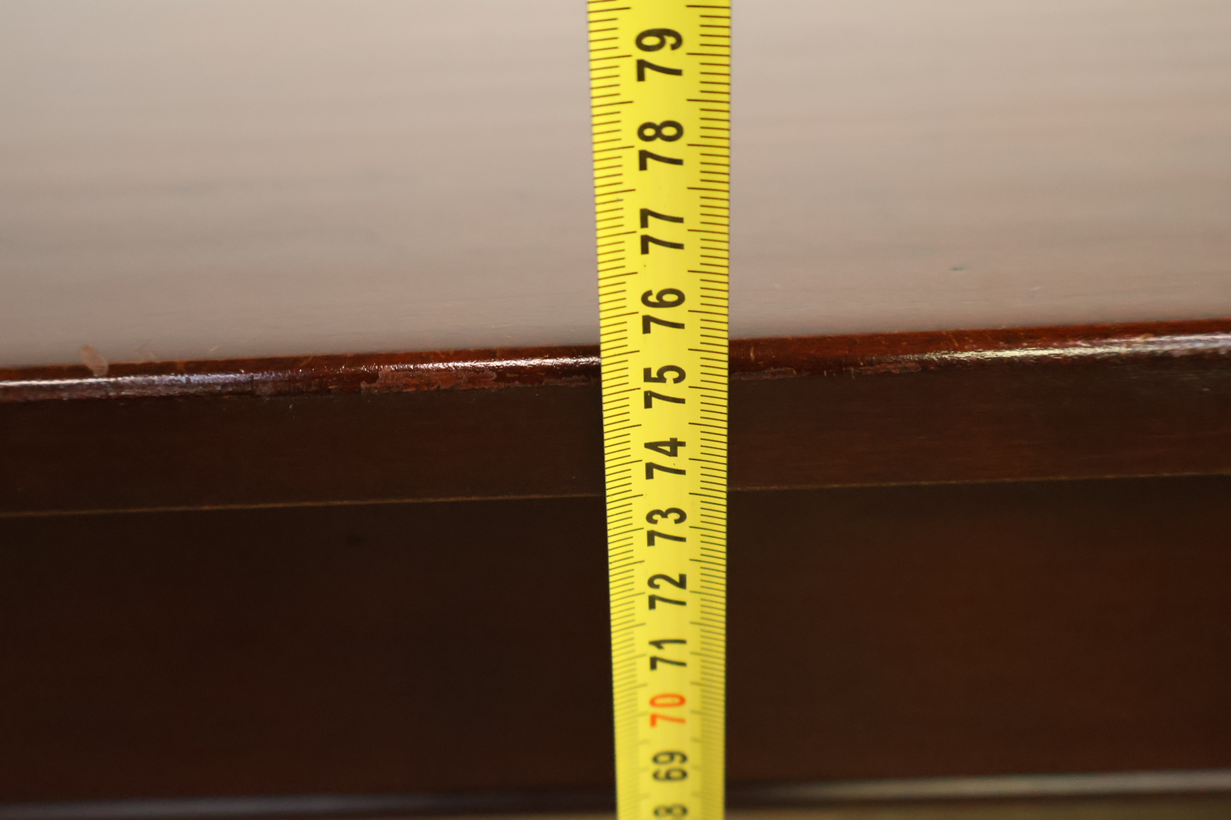 Houten eetkamertafel - 180 cm – foto 15 – kavel bij GSD Auctions, Zoeterwoude