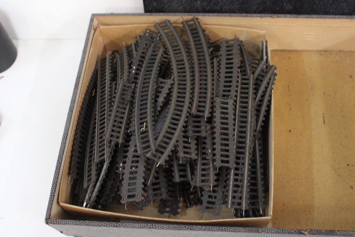 Modeltrein set met rails en containerwagons – foto 5 – kavel bij GSD Auctions, Zoeterwoude