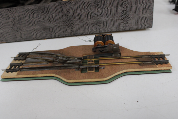 Modeltrein set met rails en containerwagons – foto 8 – kavel bij GSD Auctions, Zoeterwoude