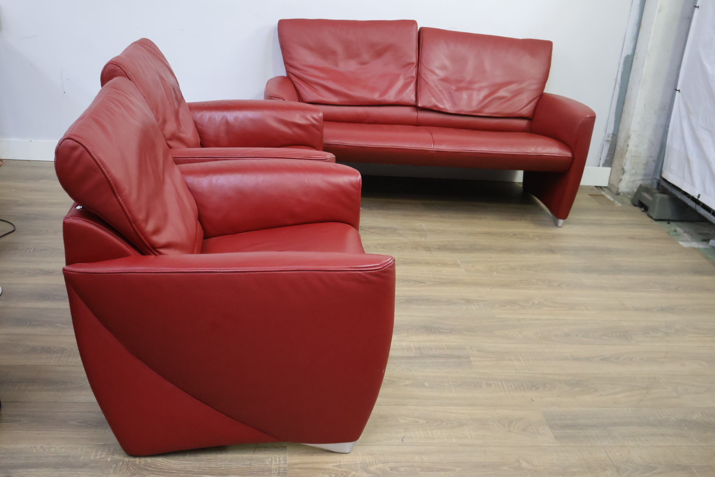 Jori Belgium Lederen zithoek met bank en 2 Fauteuils – foto 9 – kavel bij GSD Auctions, Zoeterwoude