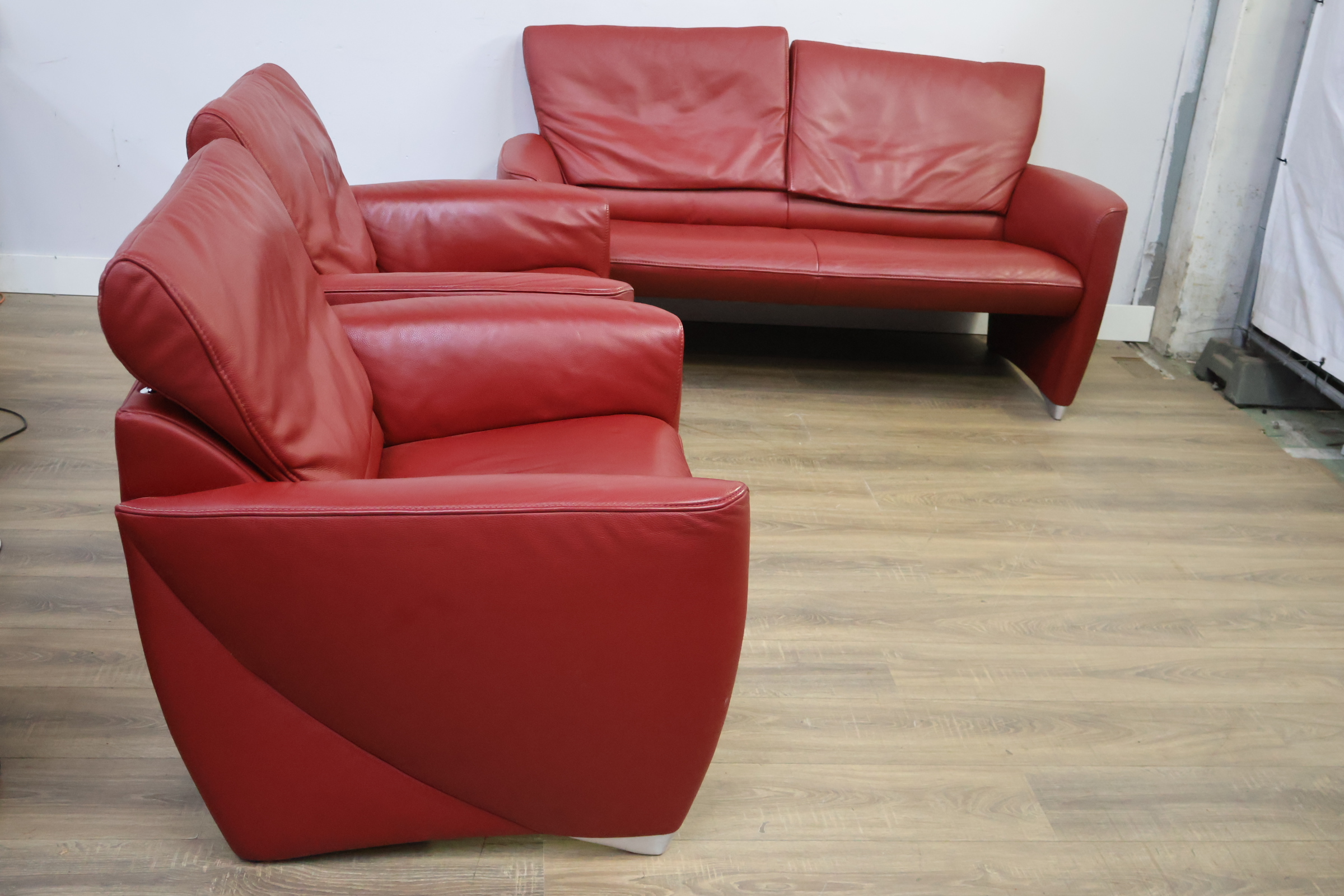 Jori Belgium Lederen zithoek met bank en 2 Fauteuils – foto 10 – kavel bij GSD Auctions, Zoeterwoude
