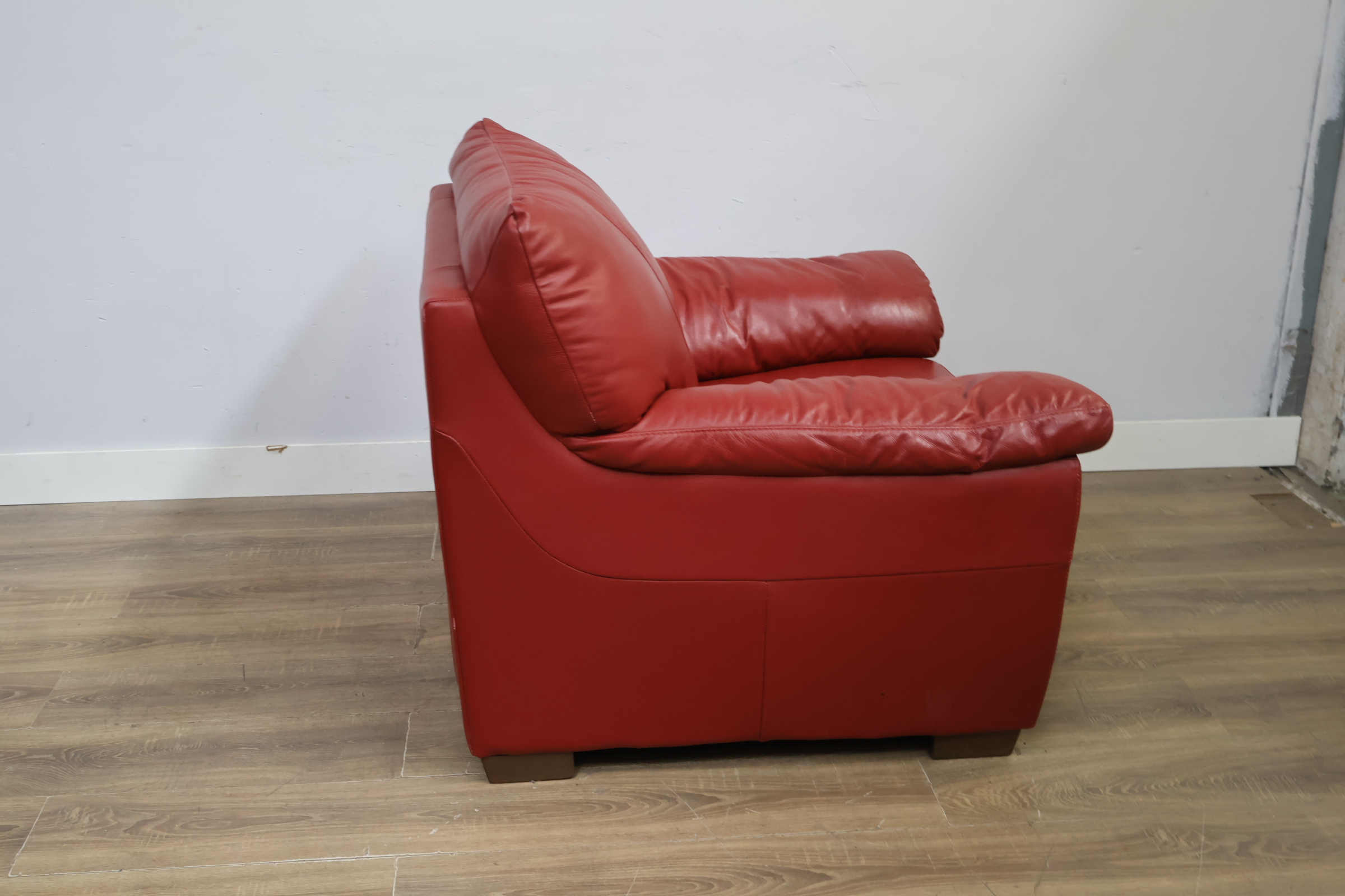 Rode leren fauteuil – foto 3 – kavel bij GSD Auctions, Zoeterwoude