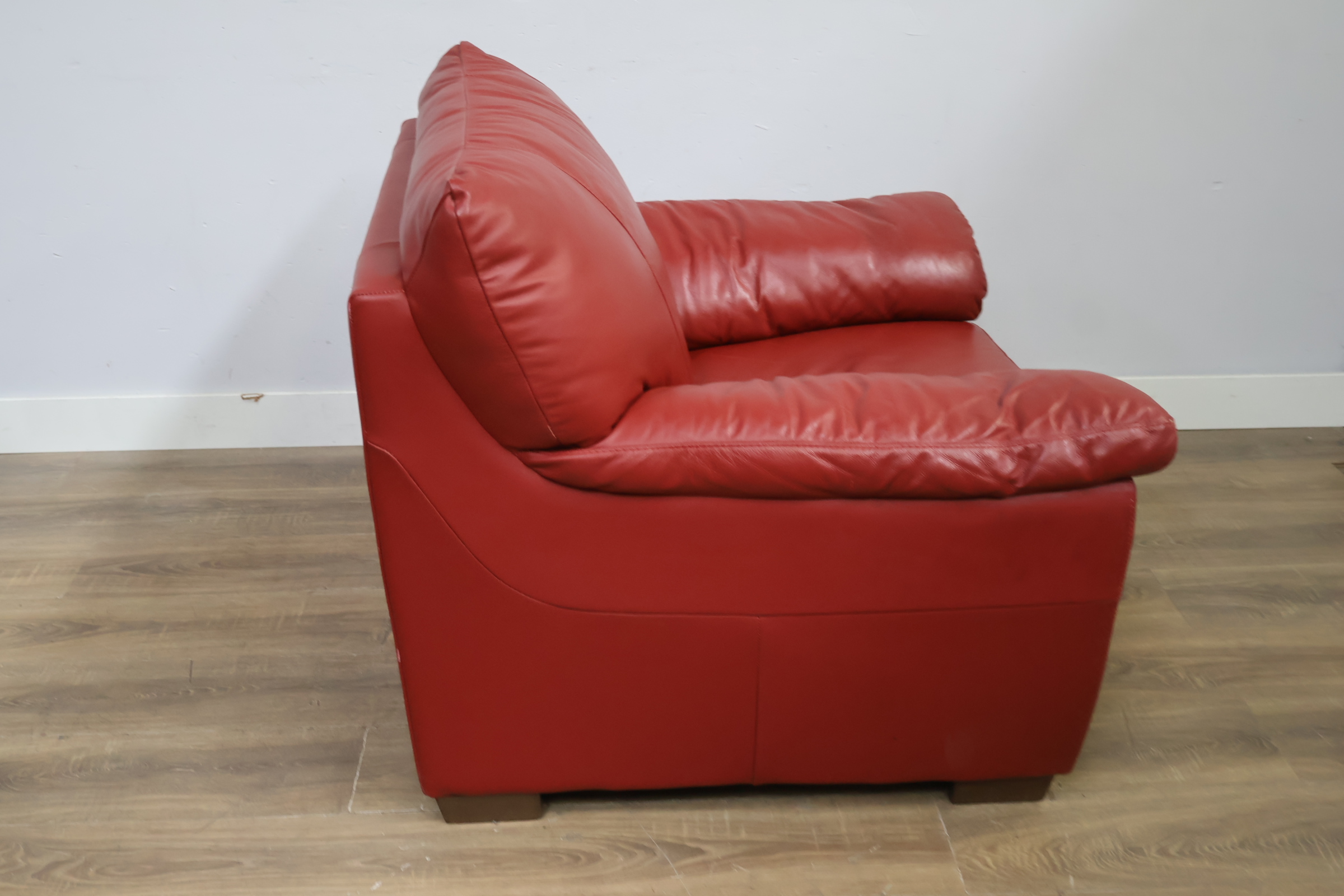 Rode leren fauteuil – foto 4 – kavel bij GSD Auctions, Zoeterwoude