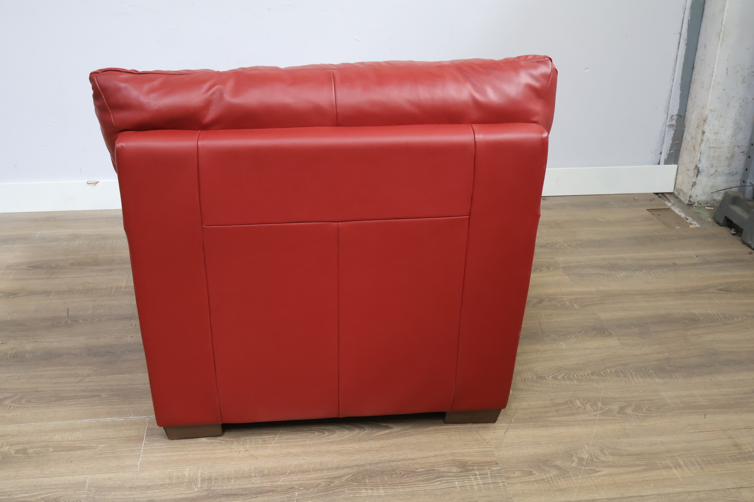Rode leren fauteuil – foto 5 – kavel bij GSD Auctions, Zoeterwoude