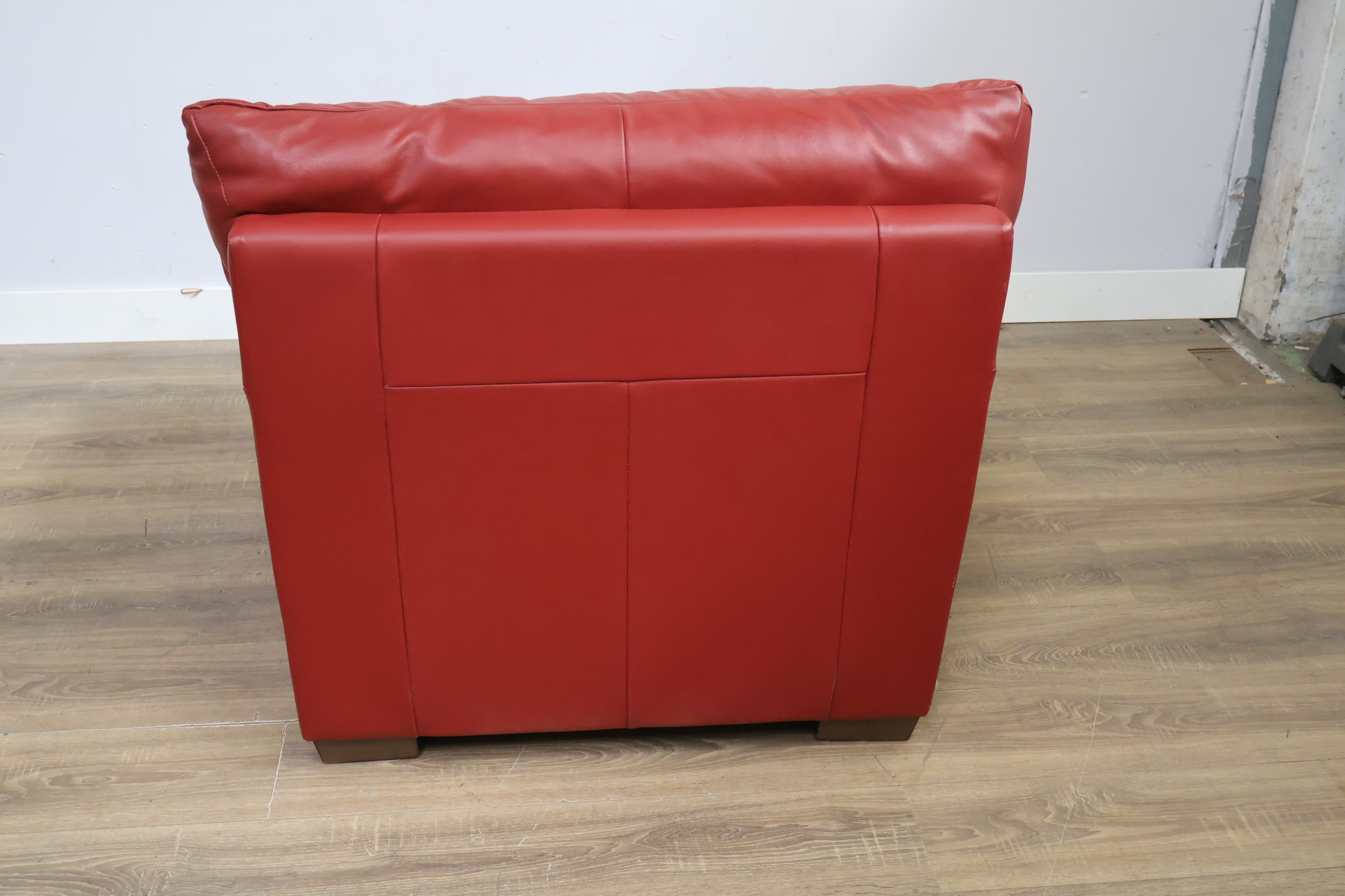 Rode leren fauteuil – foto 6 – kavel bij GSD Auctions, Zoeterwoude