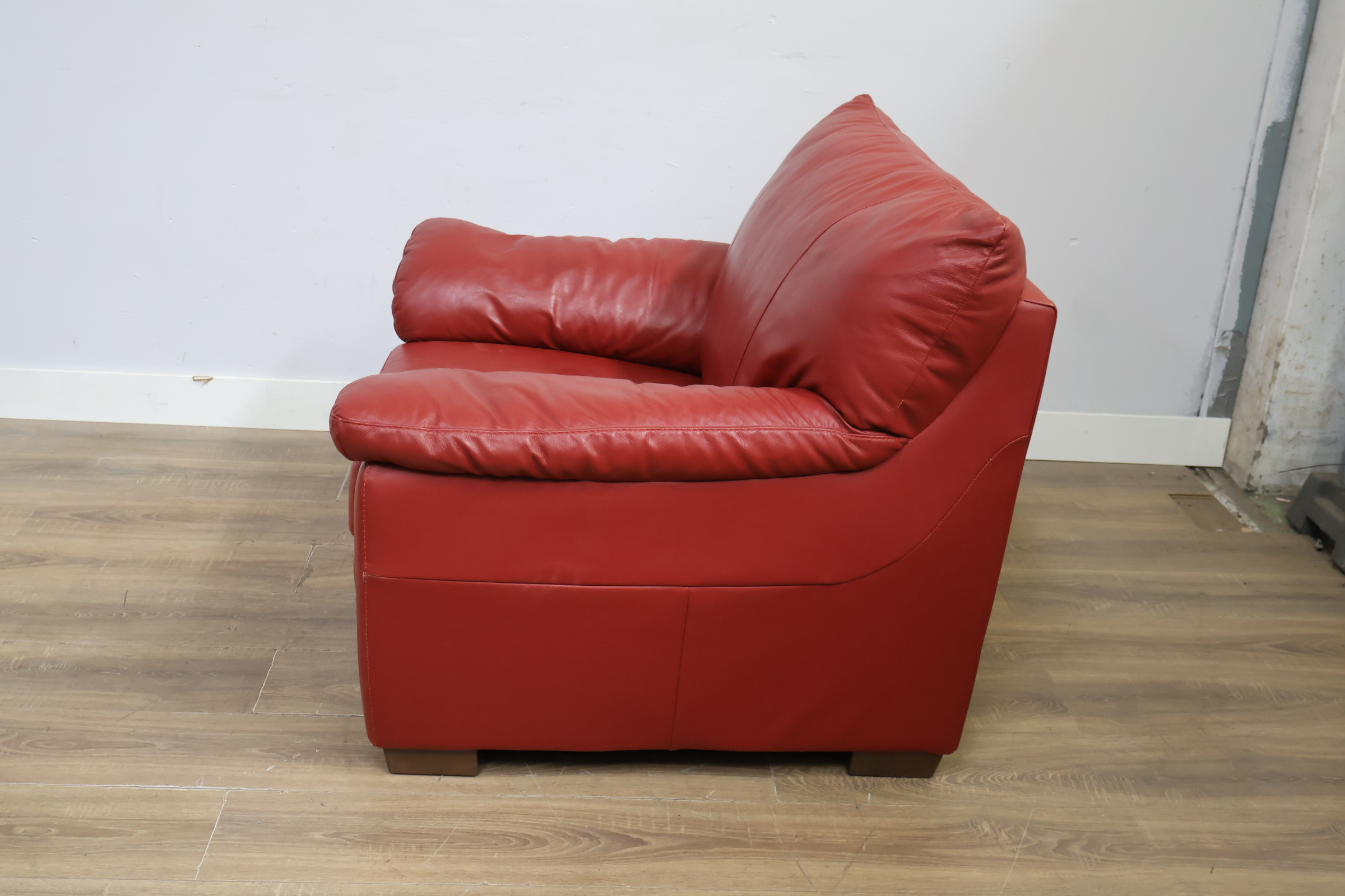 Rode leren fauteuil – foto 7 – kavel bij GSD Auctions, Zoeterwoude