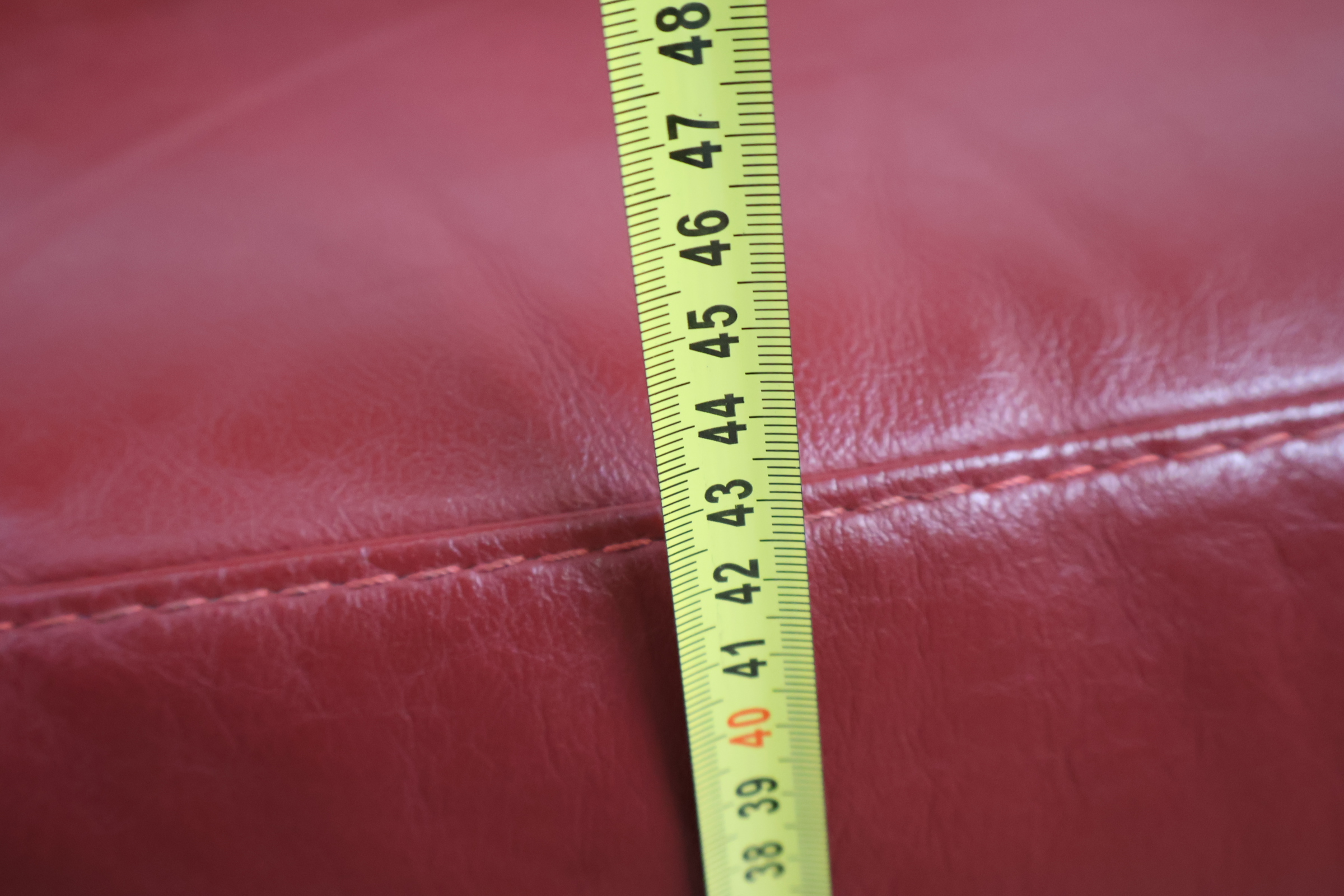 Rode leren fauteuil – foto 15 – kavel bij GSD Auctions, Zoeterwoude