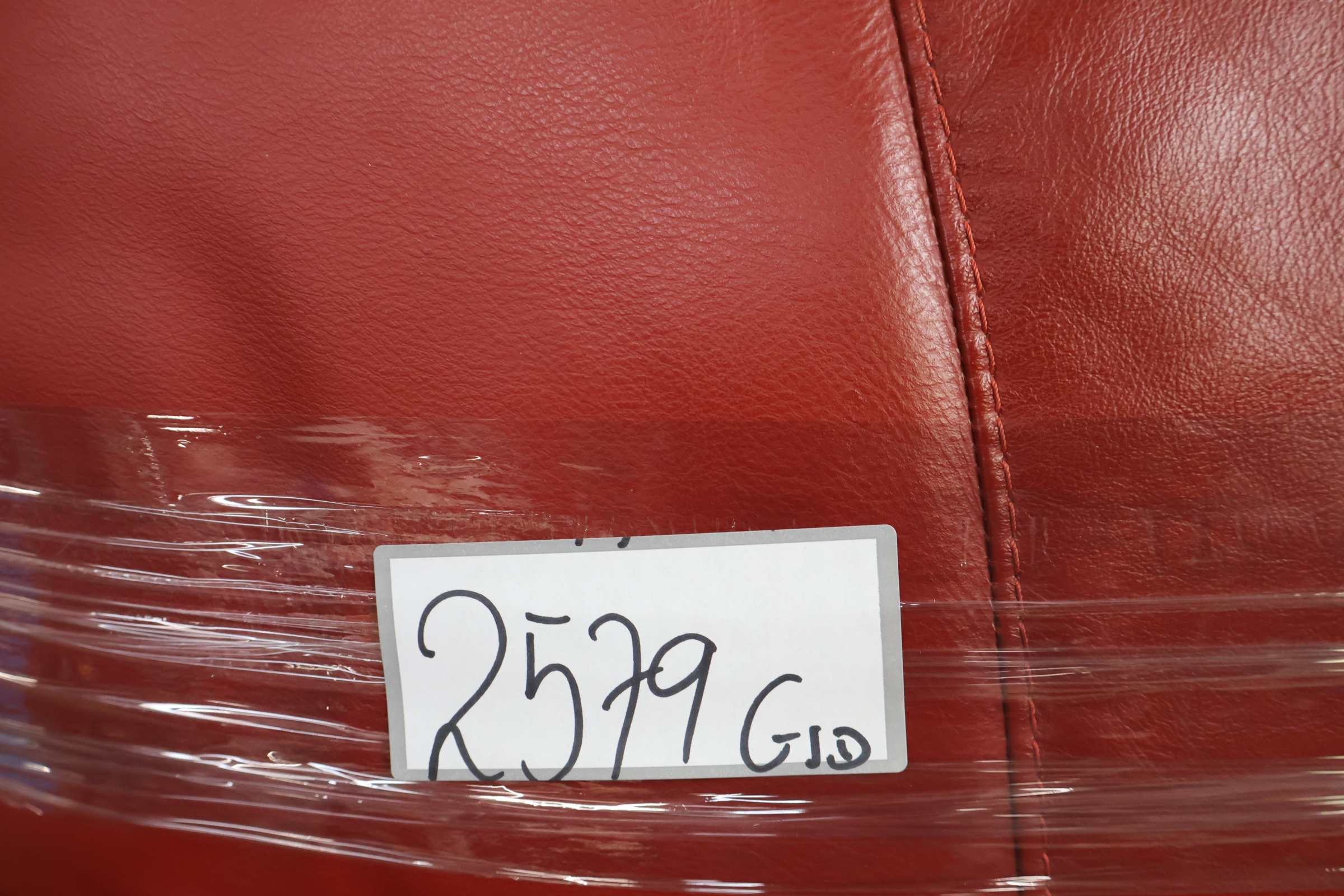 Rode leren fauteuil – foto 18 – kavel bij GSD Auctions, Zoeterwoude