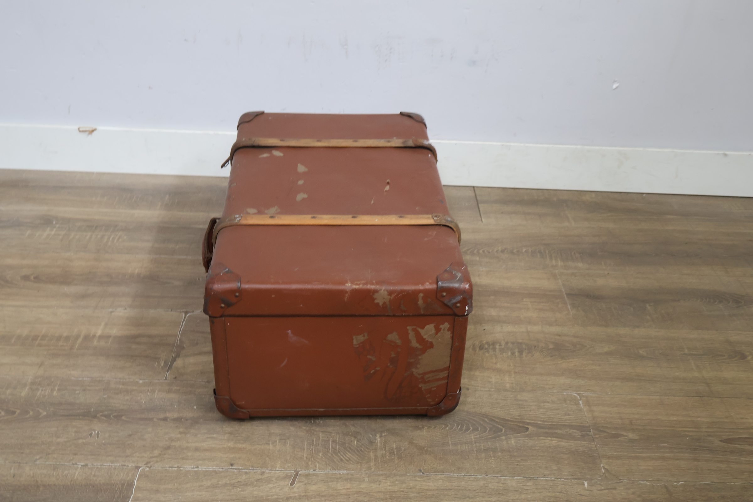 Vintage bruine reiskoffer – foto 6 – kavel bij GSD Auctions, Zoeterwoude