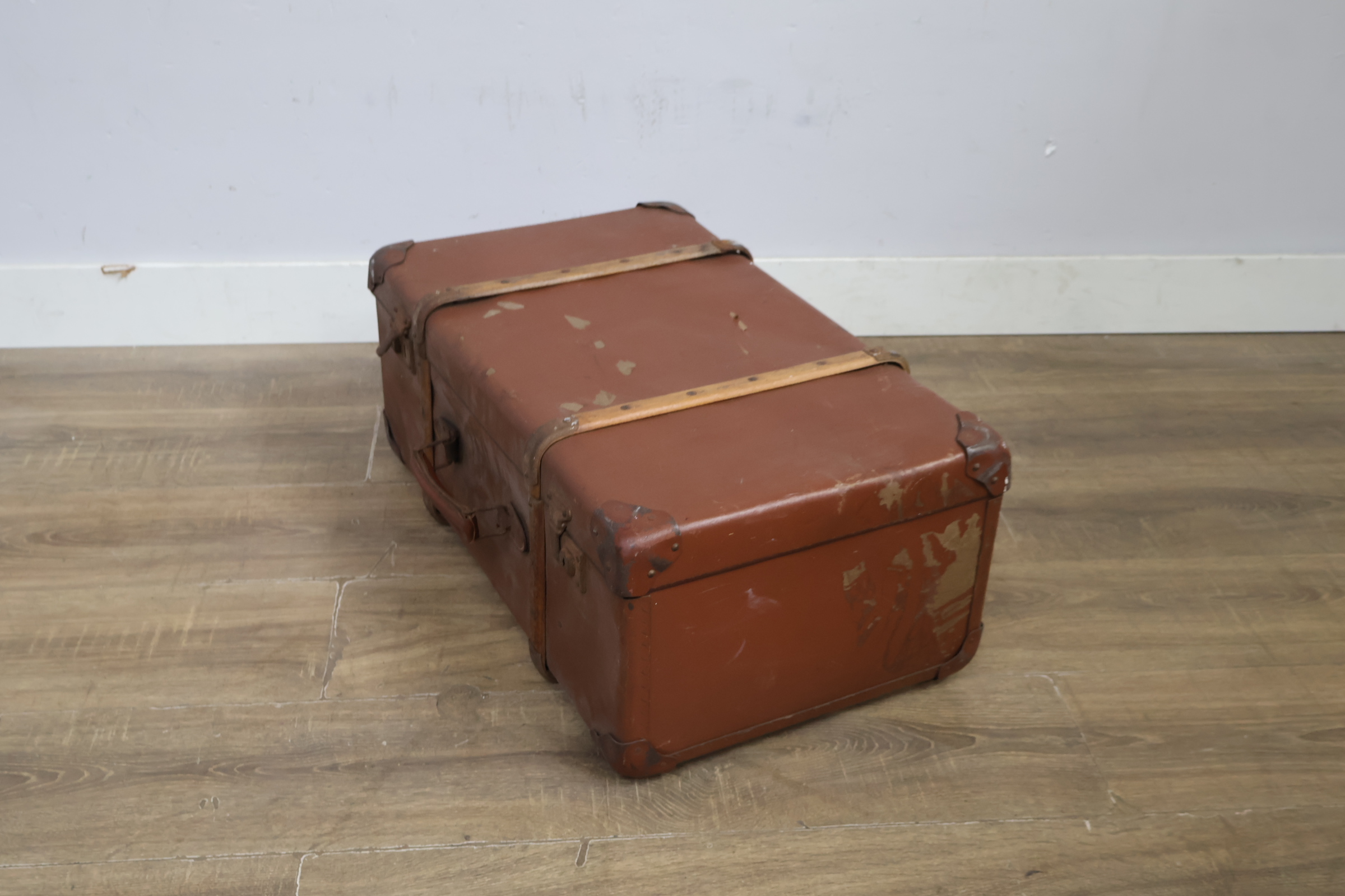 Vintage bruine reiskoffer – foto 8 – kavel bij GSD Auctions, Zoeterwoude