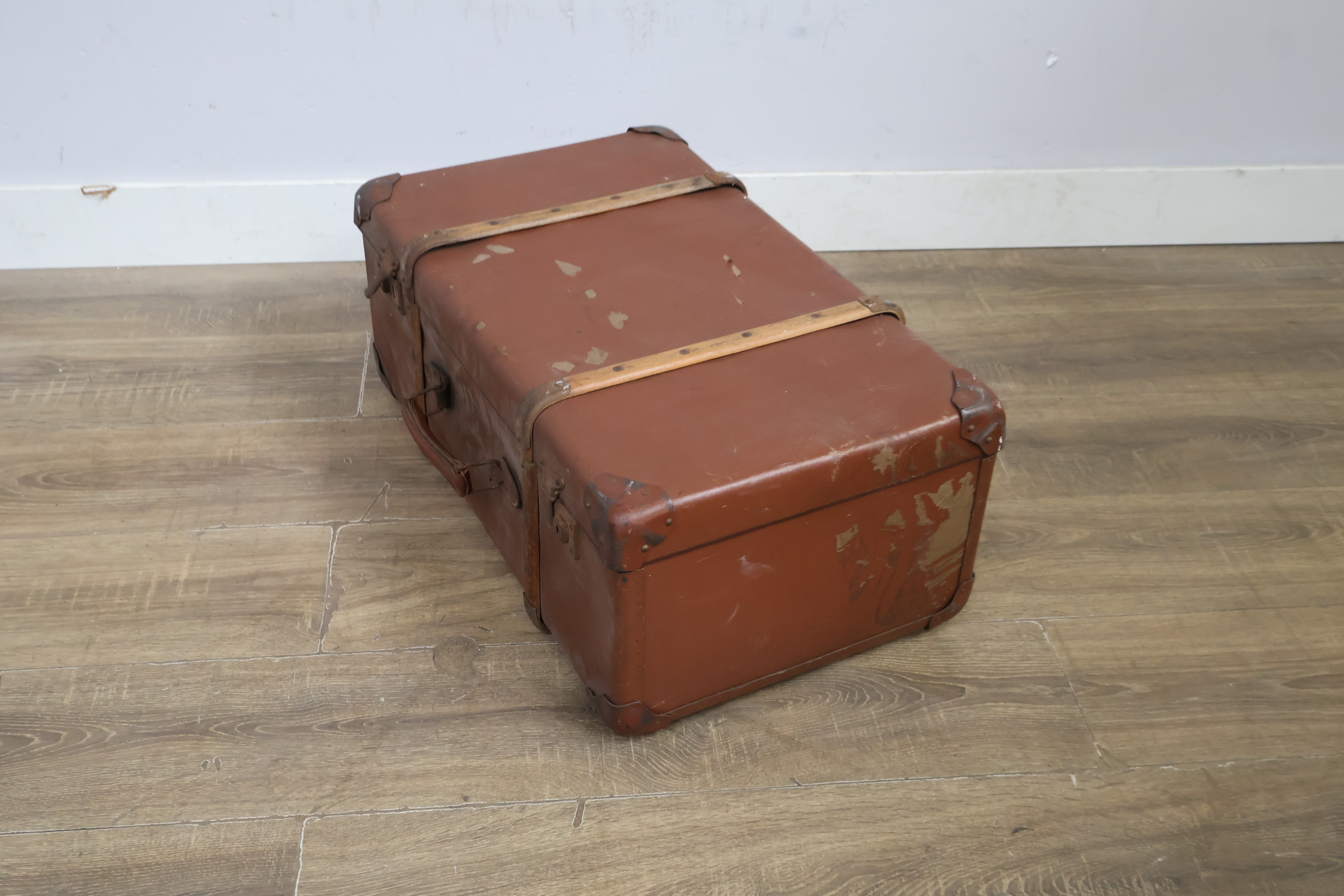 Vintage bruine reiskoffer – foto 9 – kavel bij GSD Auctions, Zoeterwoude