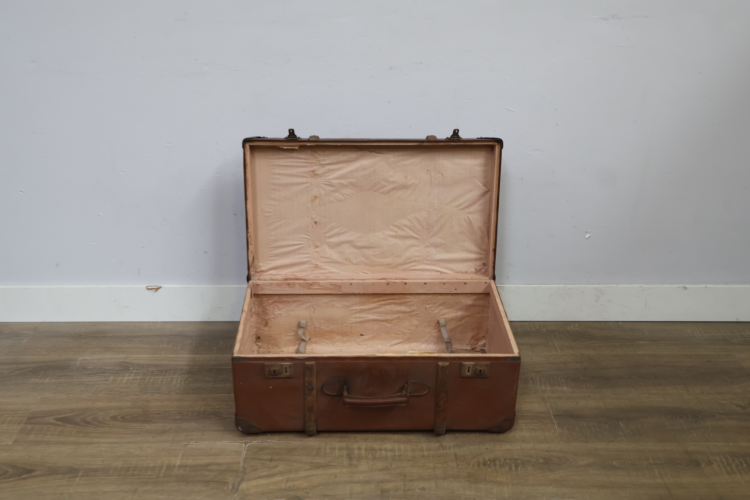 Vintage bruine reiskoffer – foto 10 – kavel bij GSD Auctions, Zoeterwoude