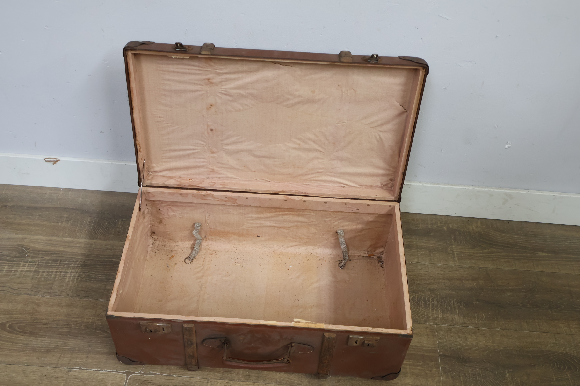 Vintage bruine reiskoffer – foto 11 – kavel bij GSD Auctions, Zoeterwoude
